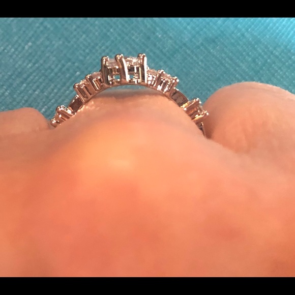 Pretty!Promise or engagement ring.Cubic Zirconia - Picture 2 of 3